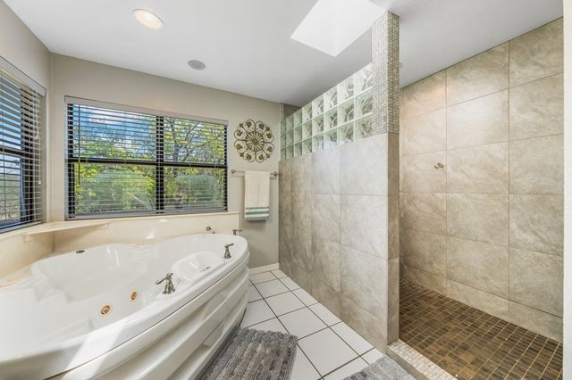 711 Cardinal Dr, Kerrville, TX 78028