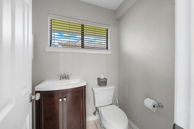 711 Cardinal Dr, Kerrville, TX 78028