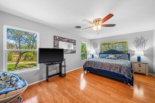 711 Cardinal Dr, Kerrville, TX 78028