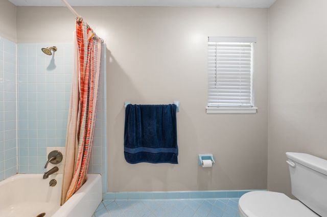 711 Cardinal Dr, Kerrville, TX 78028