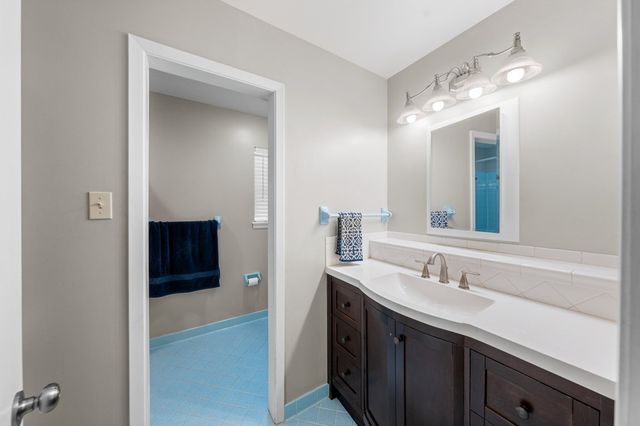 711 Cardinal Dr, Kerrville, TX 78028