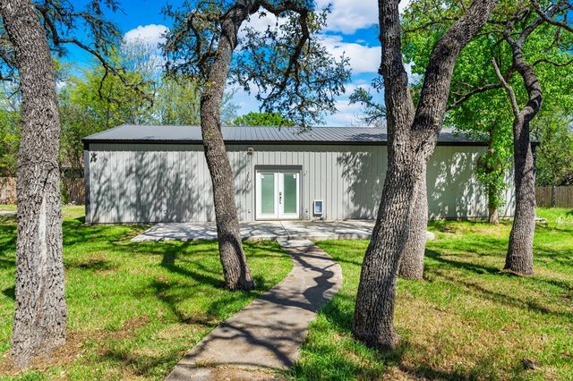 711 Cardinal Dr, Kerrville, TX 78028
