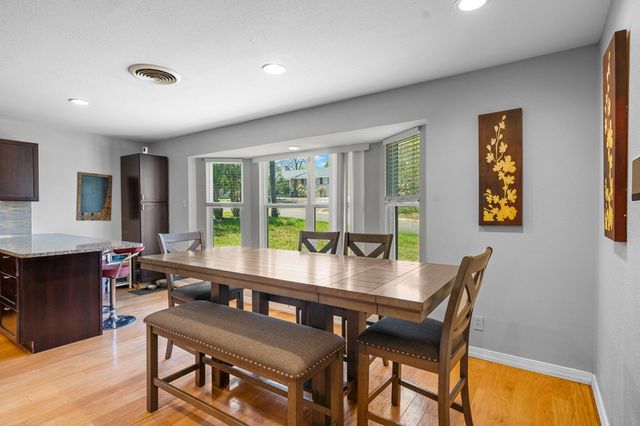 711 Cardinal Dr, Kerrville, TX 78028