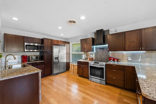 711 Cardinal Dr, Kerrville, TX 78028