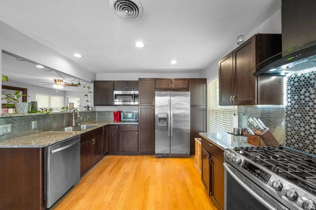 711 Cardinal Dr, Kerrville, TX 78028