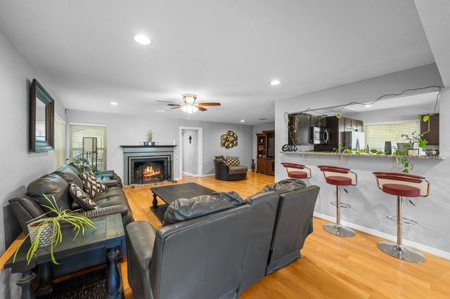 711 Cardinal Dr, Kerrville, TX 78028