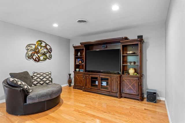 711 Cardinal Dr, Kerrville, TX 78028