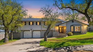 711 Cardinal Dr, Kerrville, TX 78028