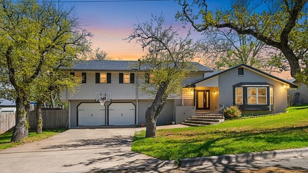 711 Cardinal Dr, Kerrville, TX 78028