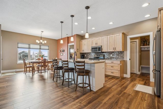 4320 Autumn Ridge Road, Cedar Falls, IA 50613