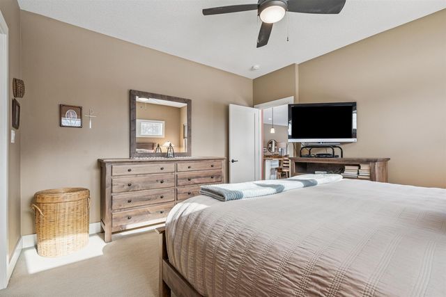 4320 Autumn Ridge Road, Cedar Falls, IA 50613