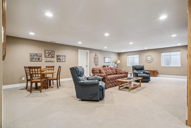 4320 Autumn Ridge Road, Cedar Falls, IA 50613