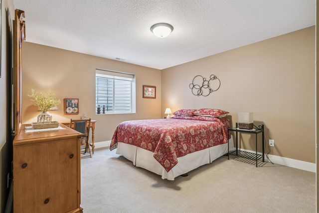 4320 Autumn Ridge Road, Cedar Falls, IA 50613