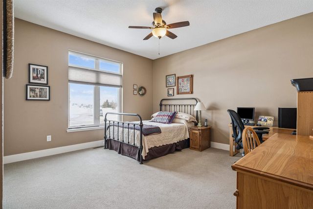 4320 Autumn Ridge Road, Cedar Falls, IA 50613