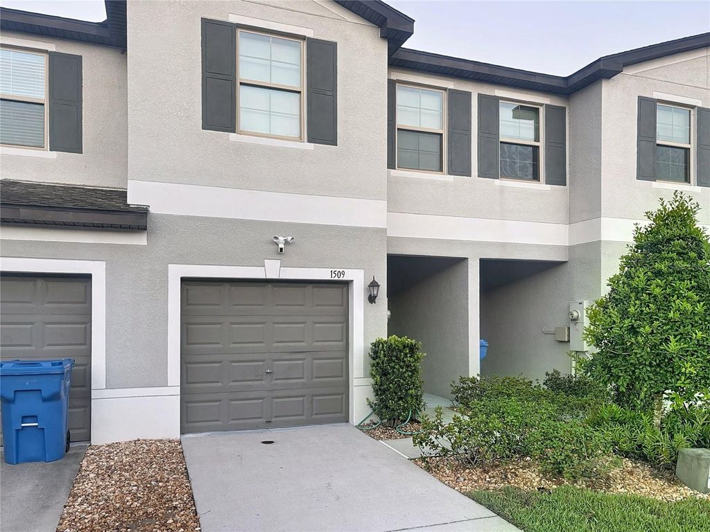 Image 3 of property listing at 1509 CASSIUS STREET, Lutz, FL 33549