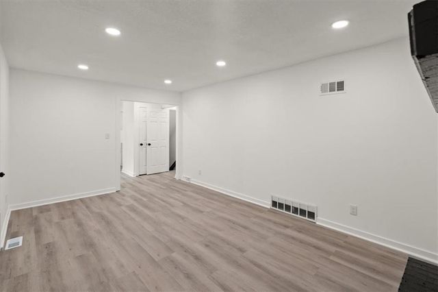 307 S Sunset Lane, Raymore, MO 64083