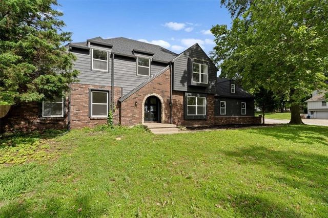 307 S Sunset Lane, Raymore, MO 64083