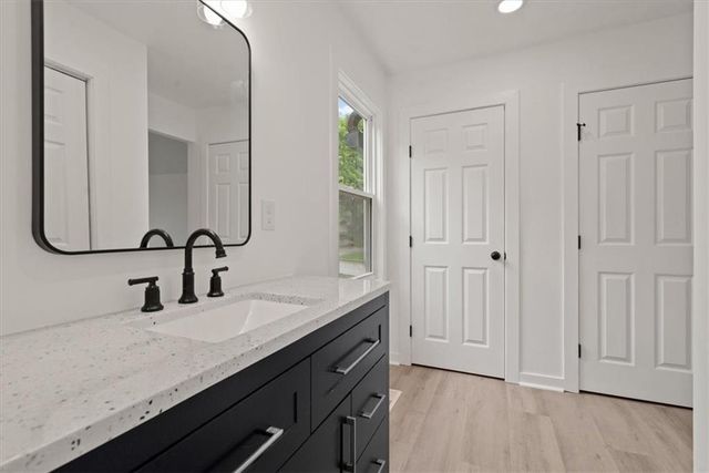 307 S Sunset Lane, Raymore, MO 64083