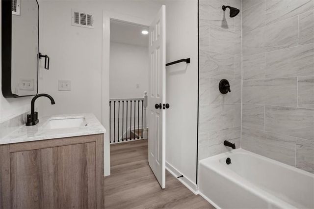 307 S Sunset Lane, Raymore, MO 64083