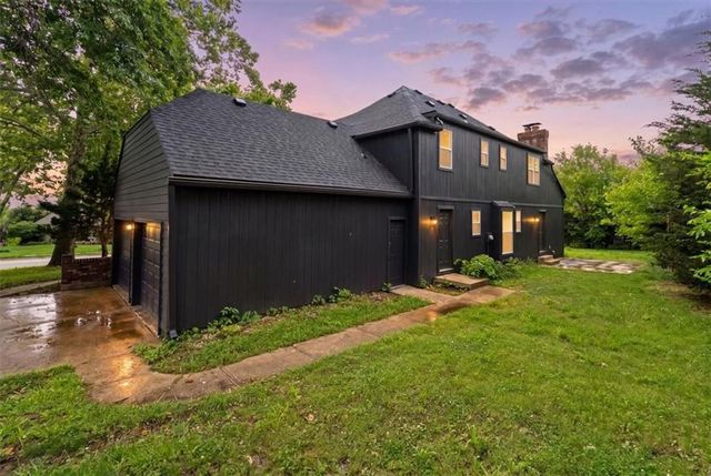 307 S Sunset Lane, Raymore, MO 64083