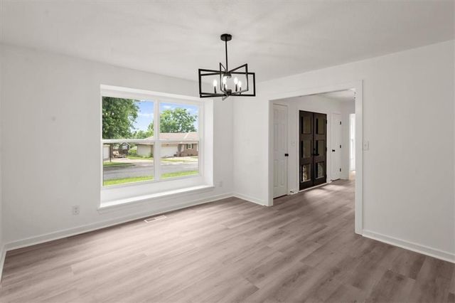 307 S Sunset Lane, Raymore, MO 64083