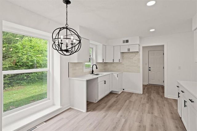 307 S Sunset Lane, Raymore, MO 64083