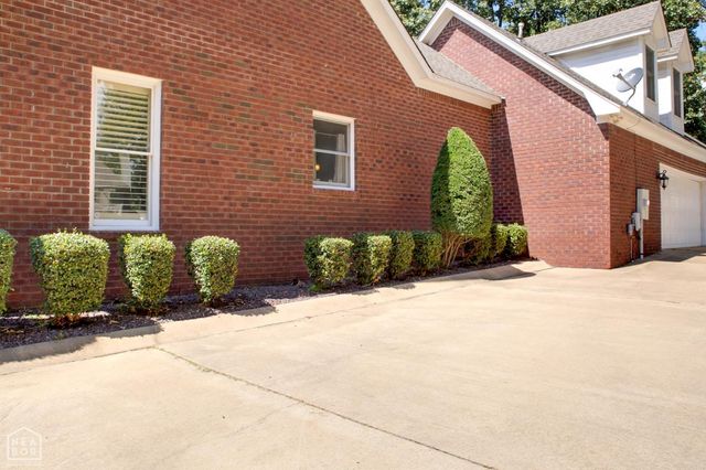 2206 Byrne Wood Drive, Jonesboro, AR 72404