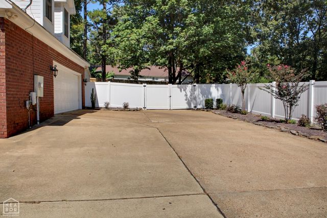 2206 Byrne Wood Drive, Jonesboro, AR 72404