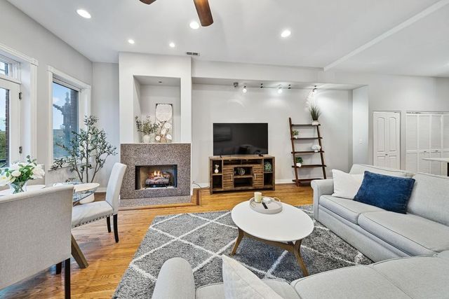 2626 N Lincoln Avenue 303, Chicago, IL 60614