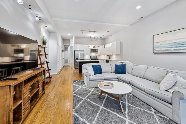 2626 N Lincoln Avenue 303, Chicago, IL 60614