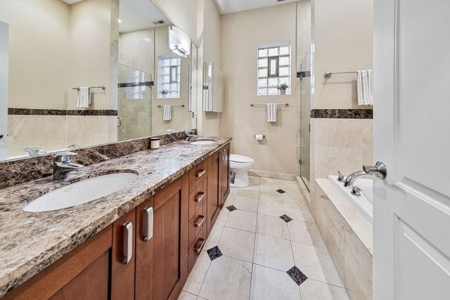 2626 N Lincoln Avenue 303, Chicago, IL 60614