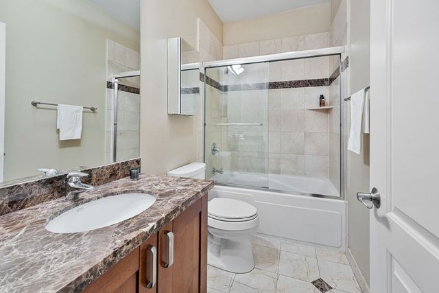 2626 N Lincoln Avenue 303, Chicago, IL 60614