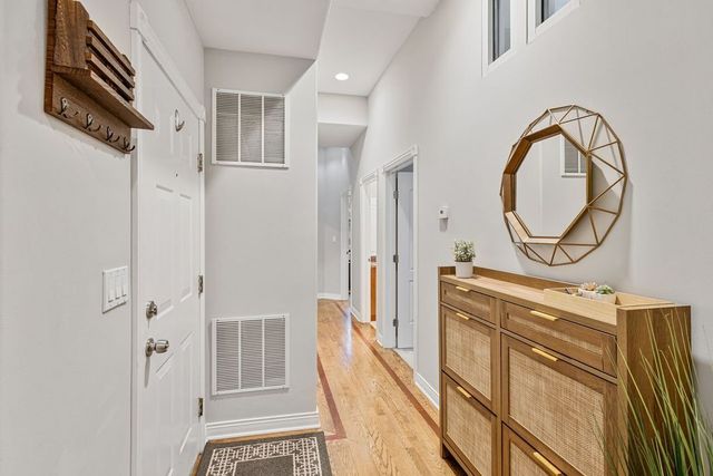2626 N Lincoln Avenue 303, Chicago, IL 60614