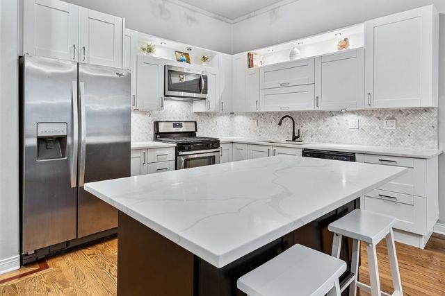 2626 N Lincoln Avenue 303, Chicago, IL 60614