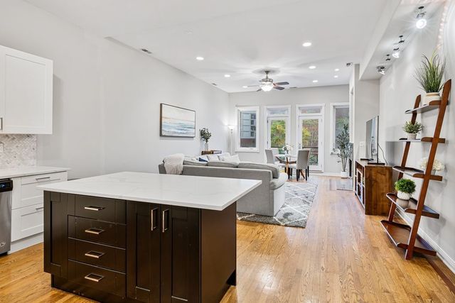 2626 N Lincoln Avenue 303, Chicago, IL 60614