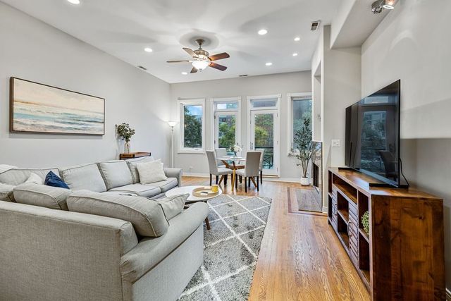 2626 N Lincoln Avenue 303, Chicago, IL 60614