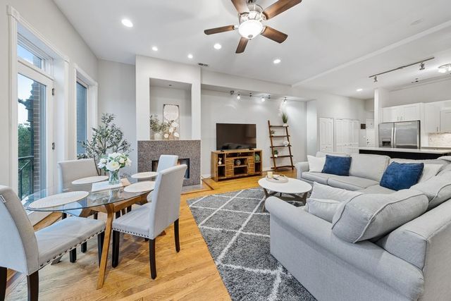 2626 N Lincoln Avenue 303, Chicago, IL 60614