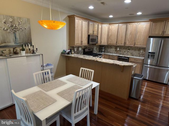 211 HOLLAND AVE, Ardmore, PA 19003