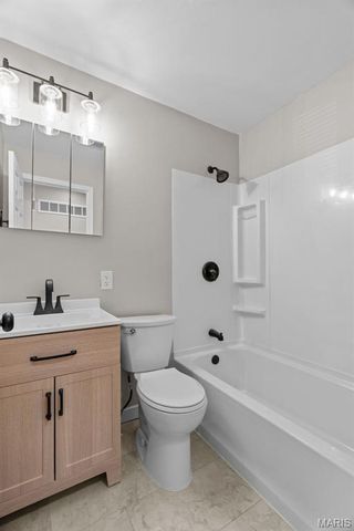 5531 Maple Avenue, St Louis, MO 63112