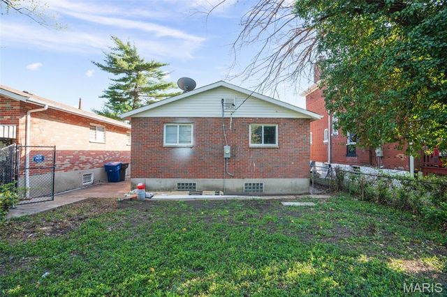 5531 Maple Avenue, St Louis, MO 63112