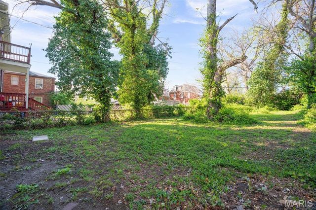 5531 Maple Avenue, St Louis, MO 63112