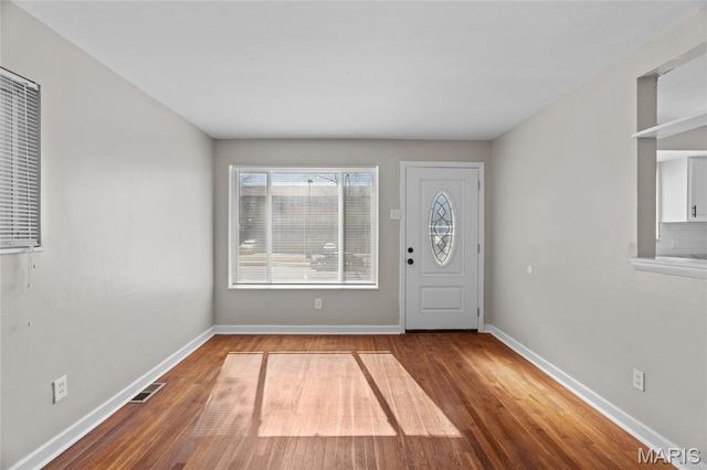 5531 Maple Avenue, St Louis, MO 63112