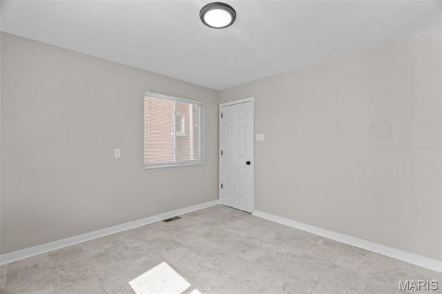 5531 Maple Avenue, St Louis, MO 63112