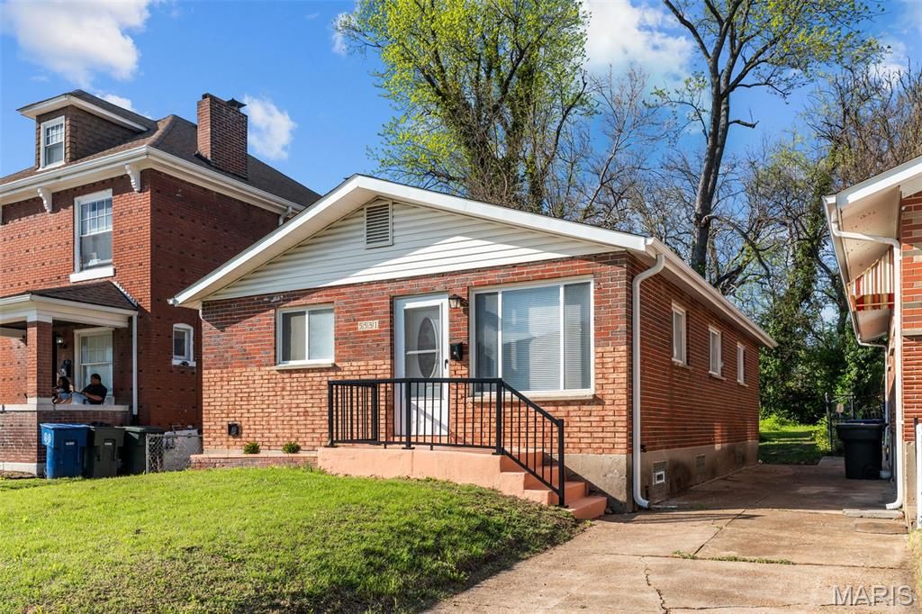 5531 Maple Avenue, St Louis, MO 63112