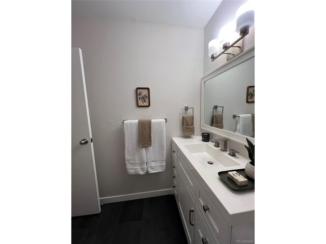 5995 W Hampden Ave B-18, Denver, CO 80227