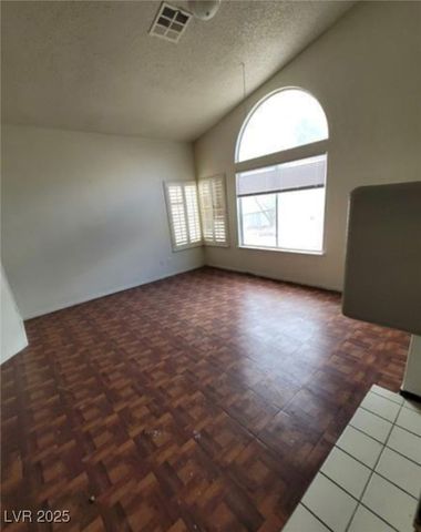 9820 Cross Creek Way, Las Vegas, NV 89117