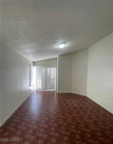 9820 Cross Creek Way, Las Vegas, NV 89117