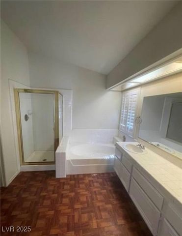 9820 Cross Creek Way, Las Vegas, NV 89117