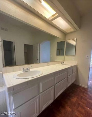 9820 Cross Creek Way, Las Vegas, NV 89117