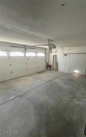 9820 Cross Creek Way, Las Vegas, NV 89117